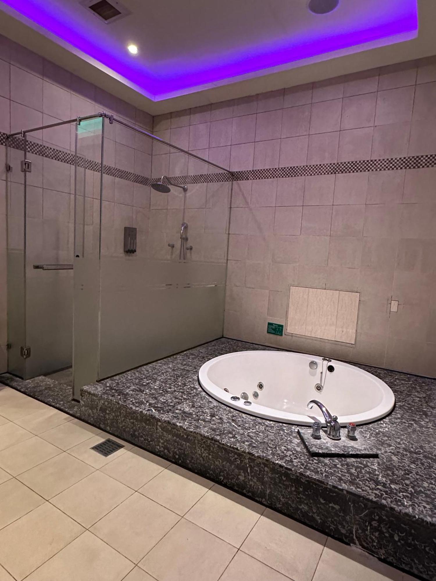 Purple Rainbow Motel Tajpej Zewnętrze zdjęcie